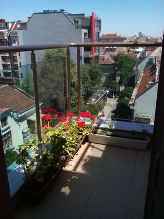 Гостевой дом Central City Rooms София Двухместный номер Делюкс с 1 кроватью и балконом-2