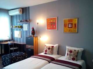 Гостевой дом Central City Rooms София Двухместный номер с 1 кроватью и балконом-6
